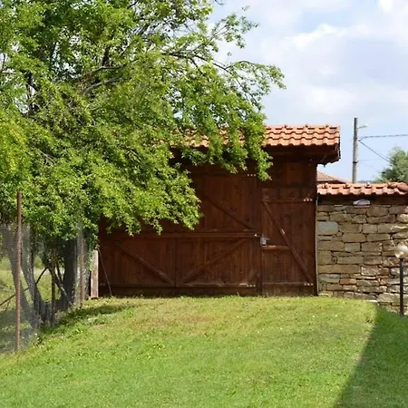 Sichanova Konukevi 3*